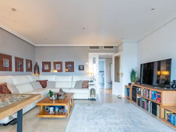 Apartment for sale in Estepona