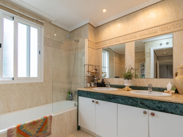 Apartment for sale in Estepona