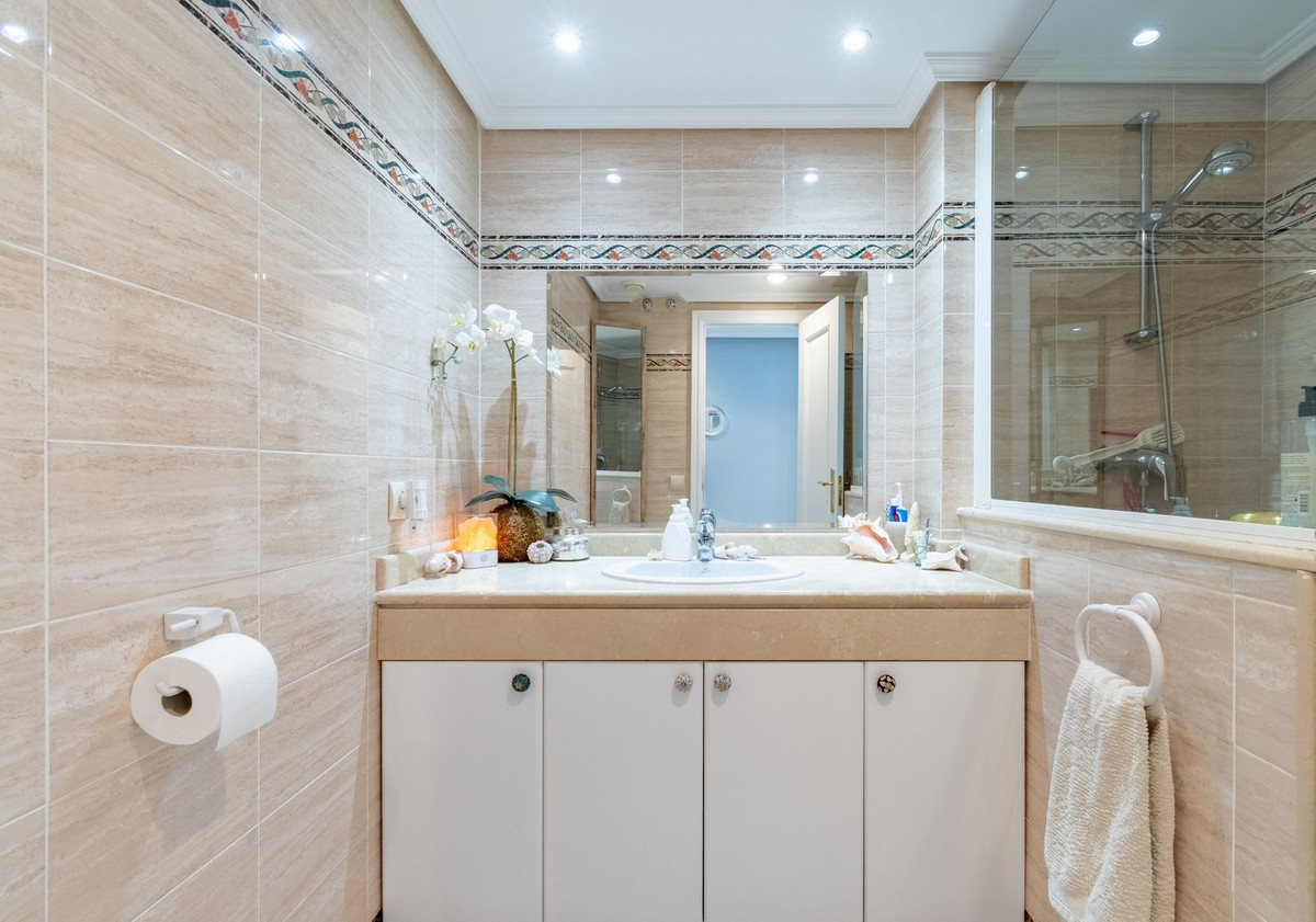 Apartment for sale in Estepona