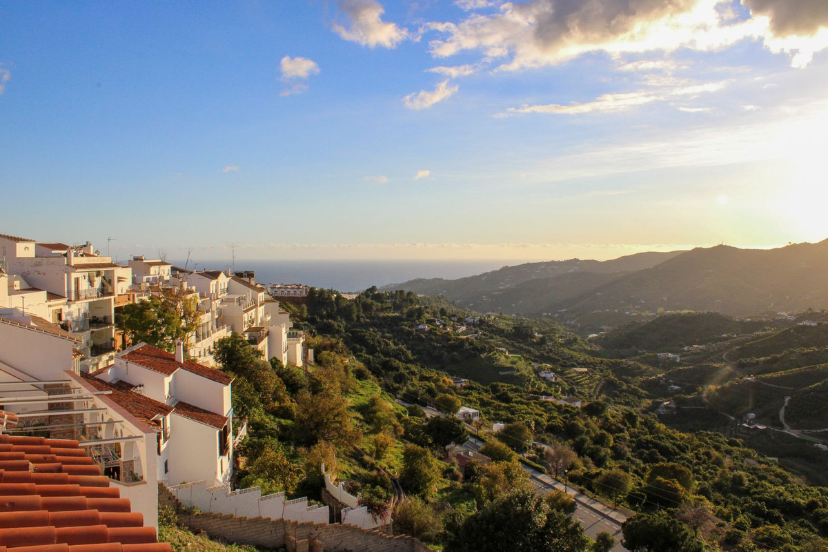 Apartment-in-Frigiliana-Ref-R4920274 Apartment for sale in Frigiliana