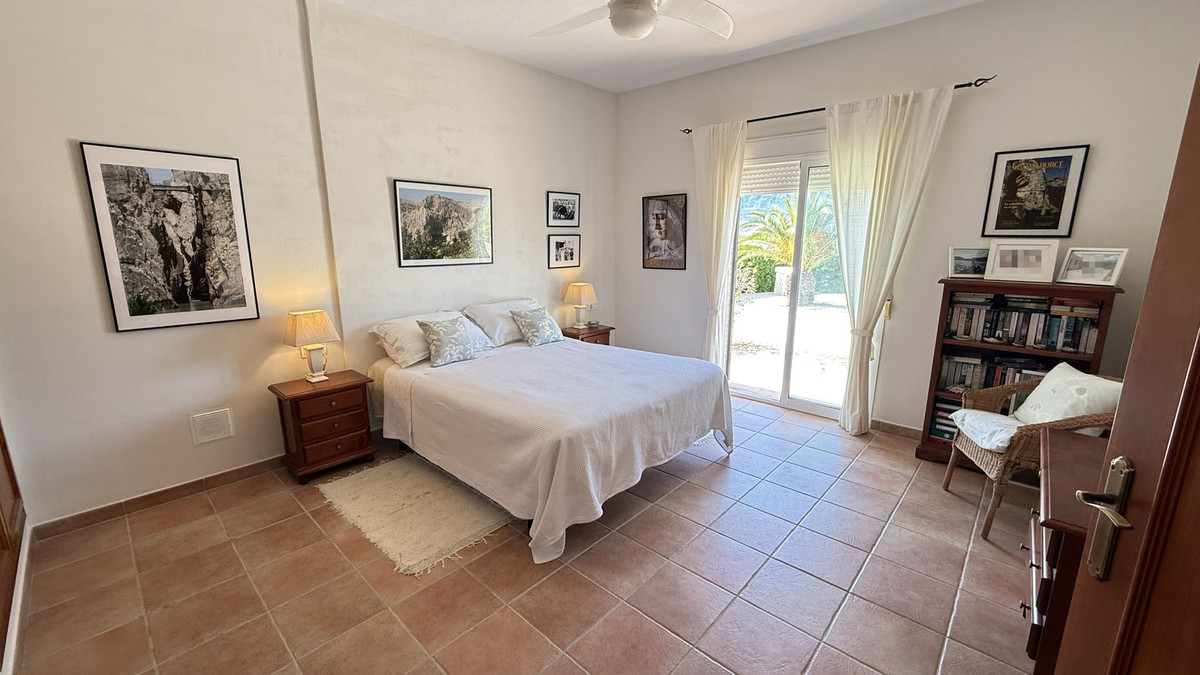 Finca for sale in Alora