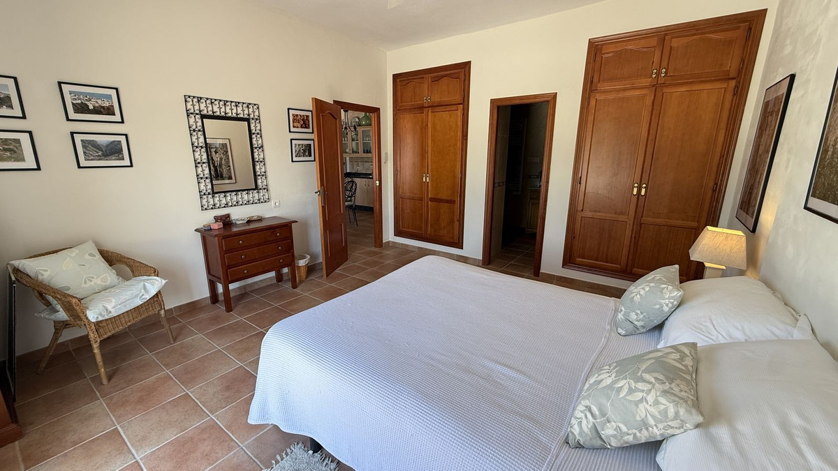 Finca for sale in Alora