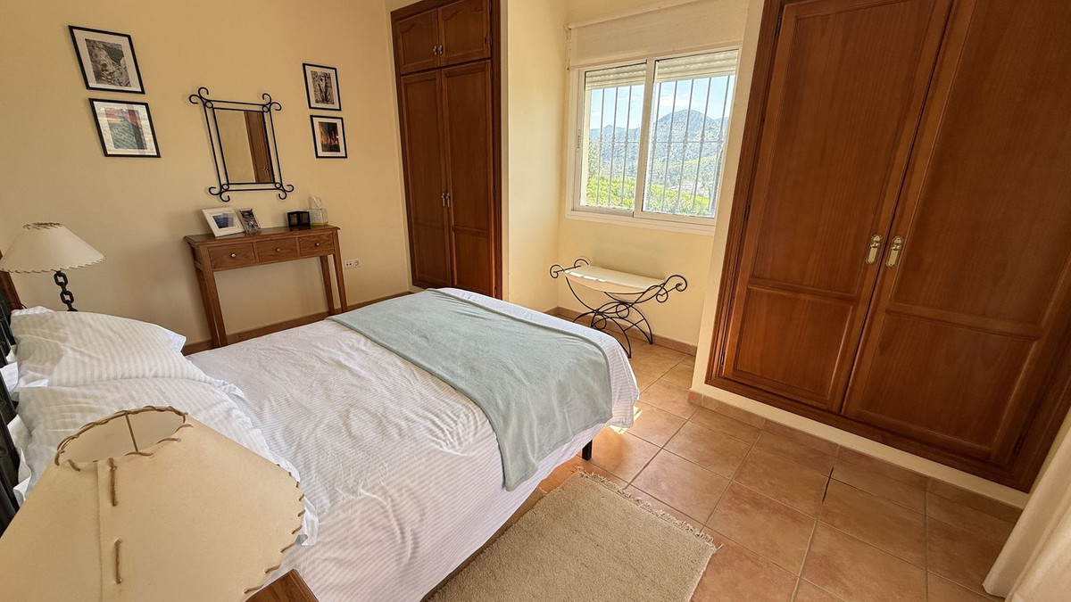 Finca for sale in Alora