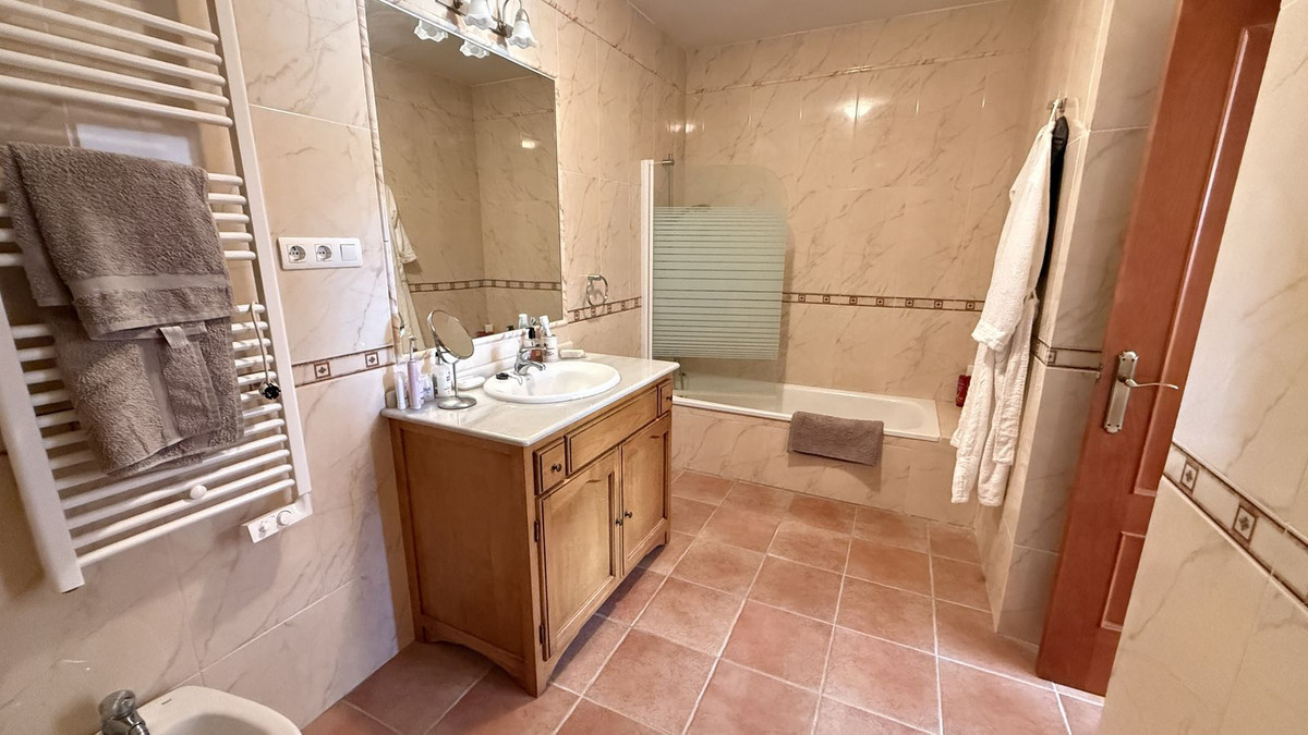 Finca for sale in Alora