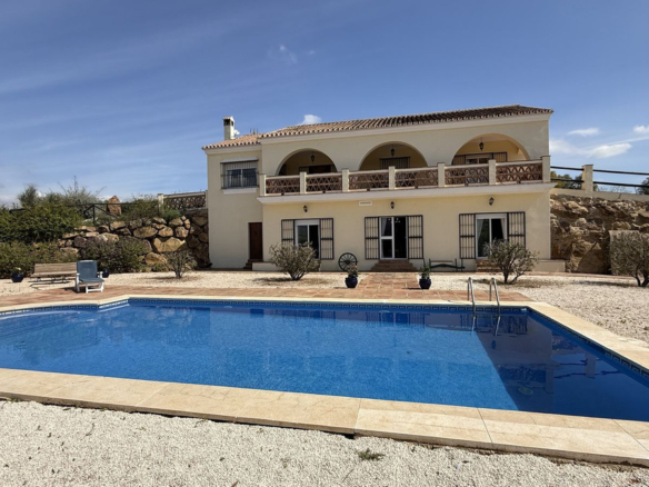 Finca for sale in Alora