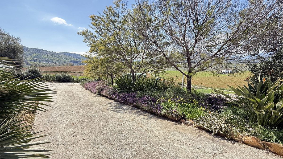 Finca for sale in Alora