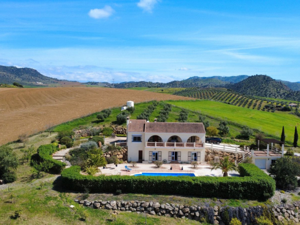 Finca for sale in Alora