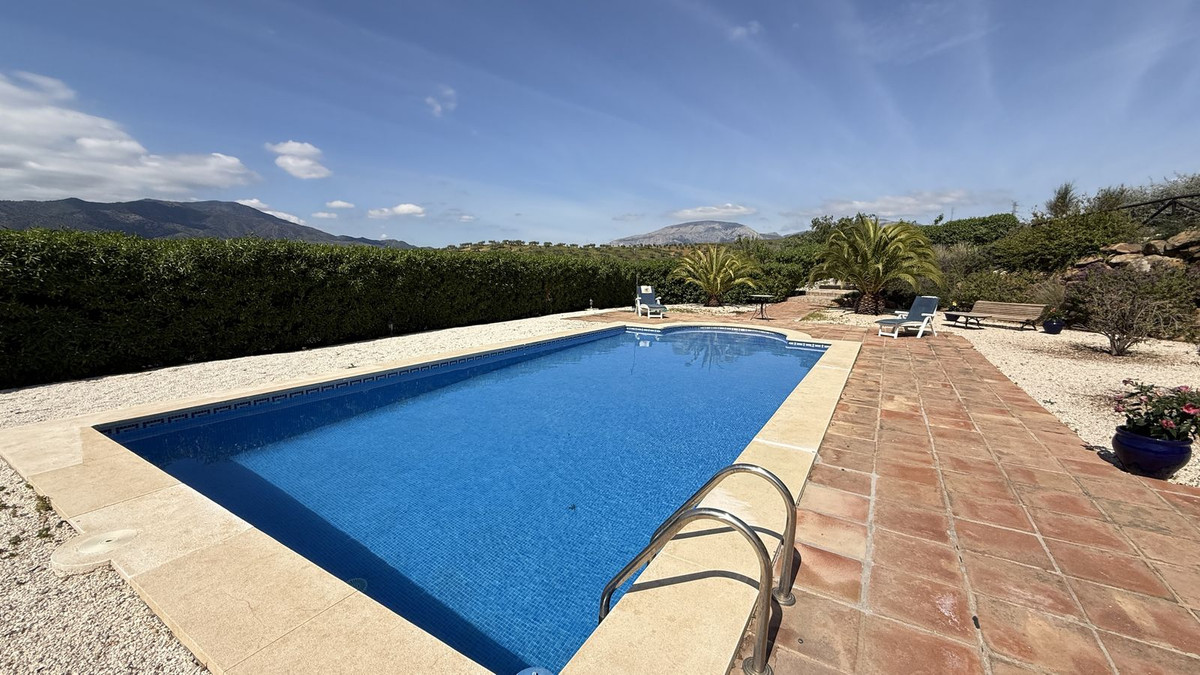 Finca for sale in Alora