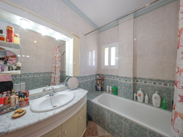 Finca for sale in Alora