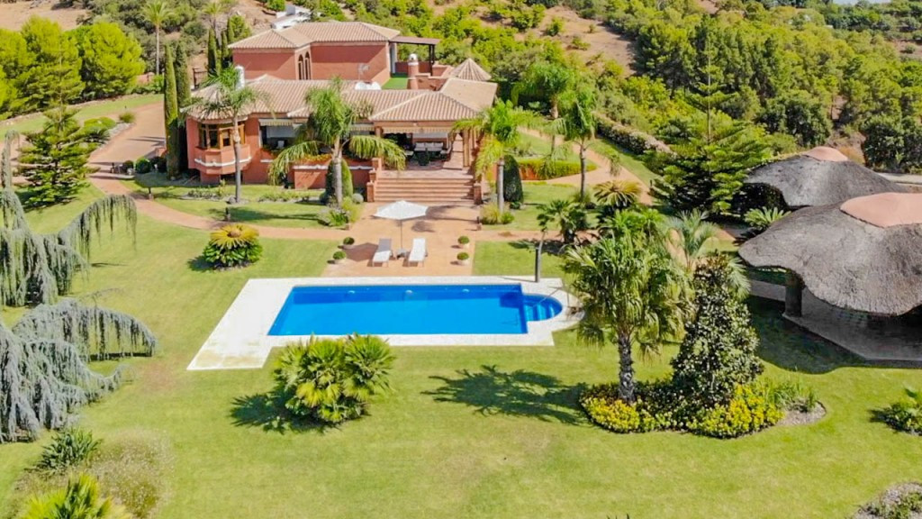 Finca for sale in Coín