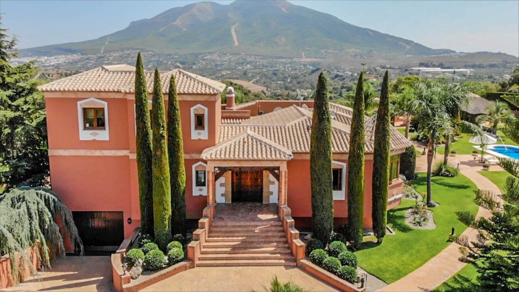 Finca for sale in Coín