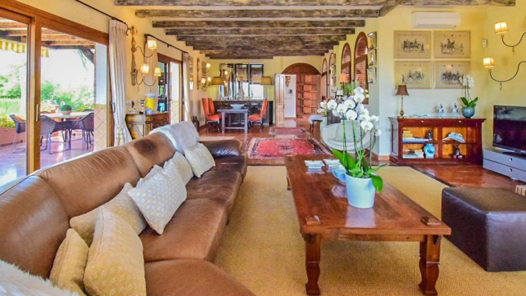 Finca for sale in Coín