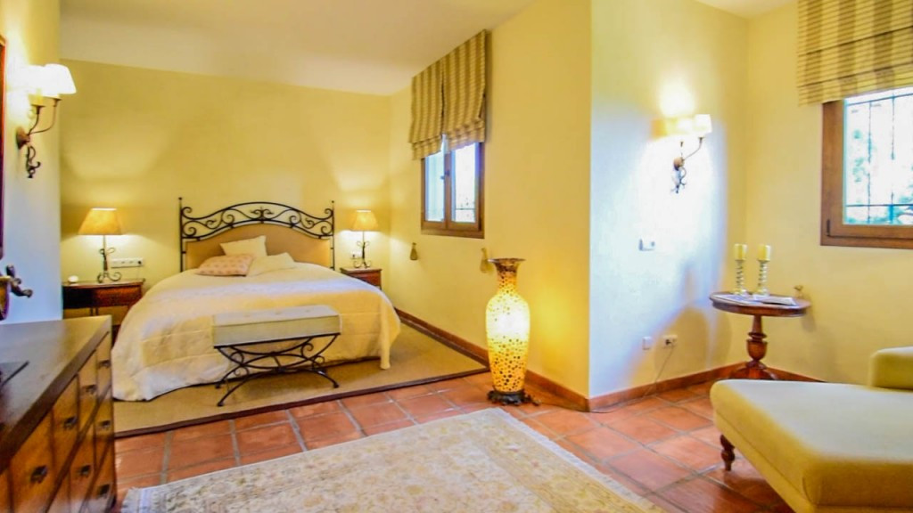 Finca for sale in Coín
