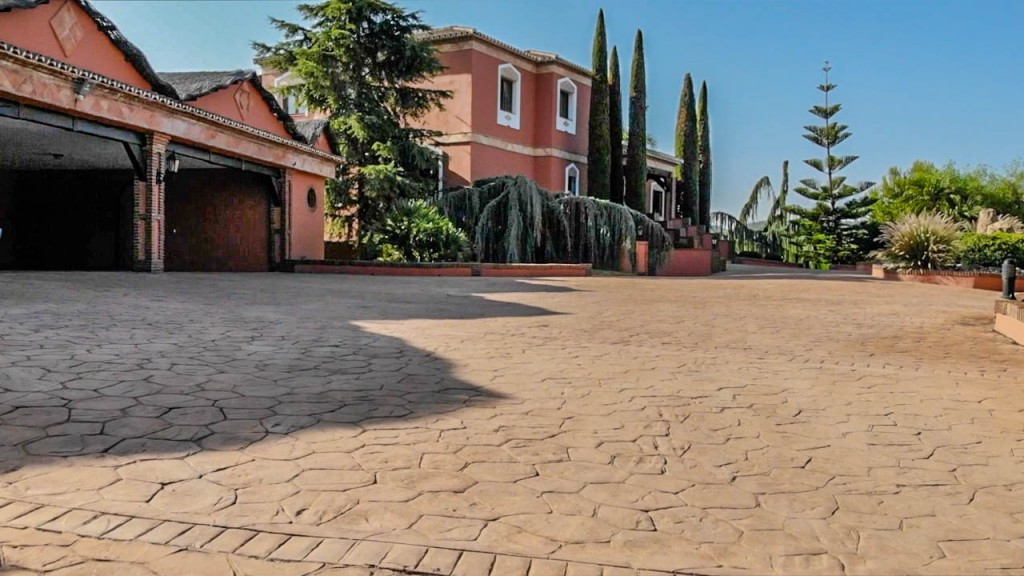 Finca for sale in Coín