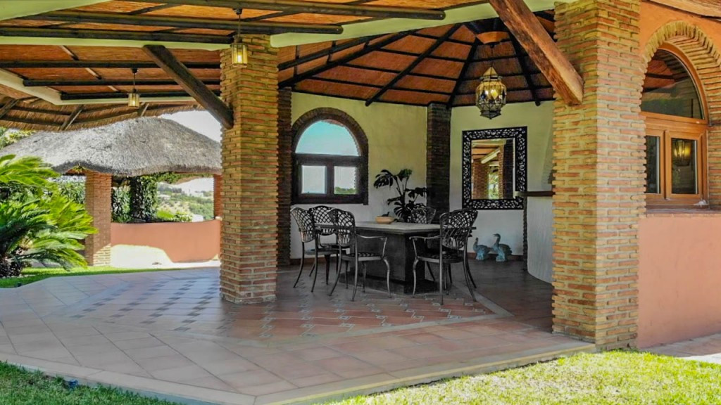 Finca for sale in Coín