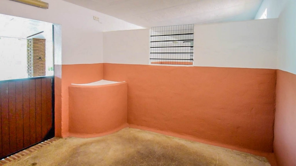 Finca for sale in Coín