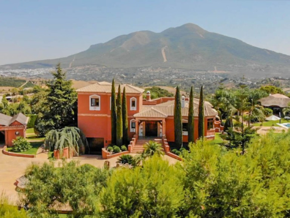Finca for sale in Coín