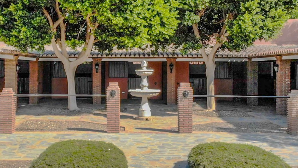 Finca for sale in Coín