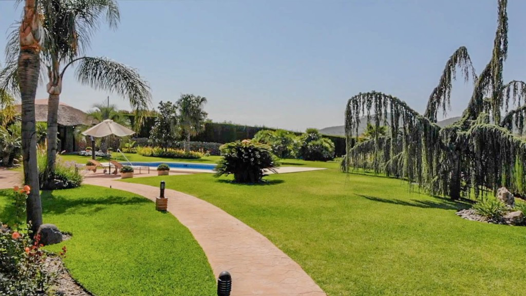 Finca for sale in Coín