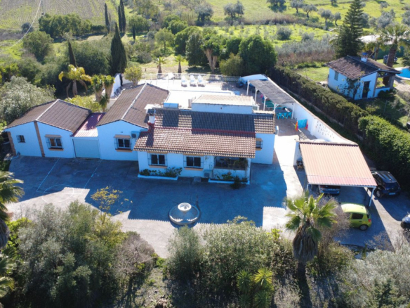 Finca for sale in Coín