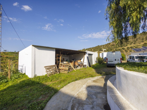 Finca for sale in Pizarra