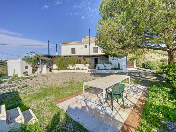 Finca for sale in Pizarra