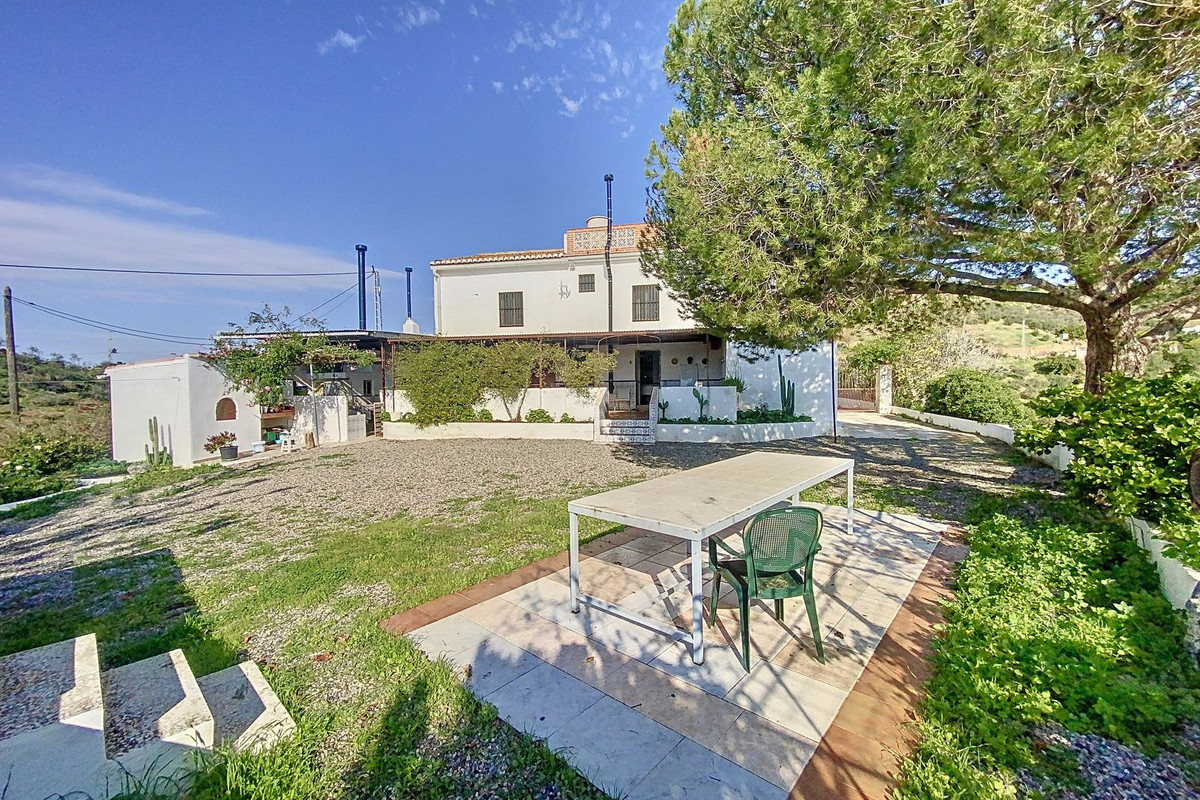 Finca for sale in Pizarra