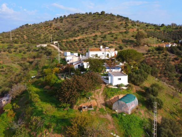 Finca for sale in Pizarra