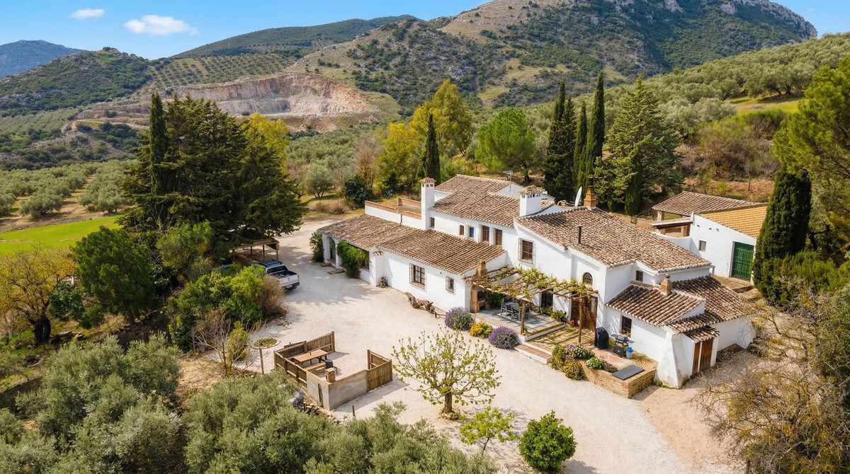 Finca for sale in Villanueva del Rosario