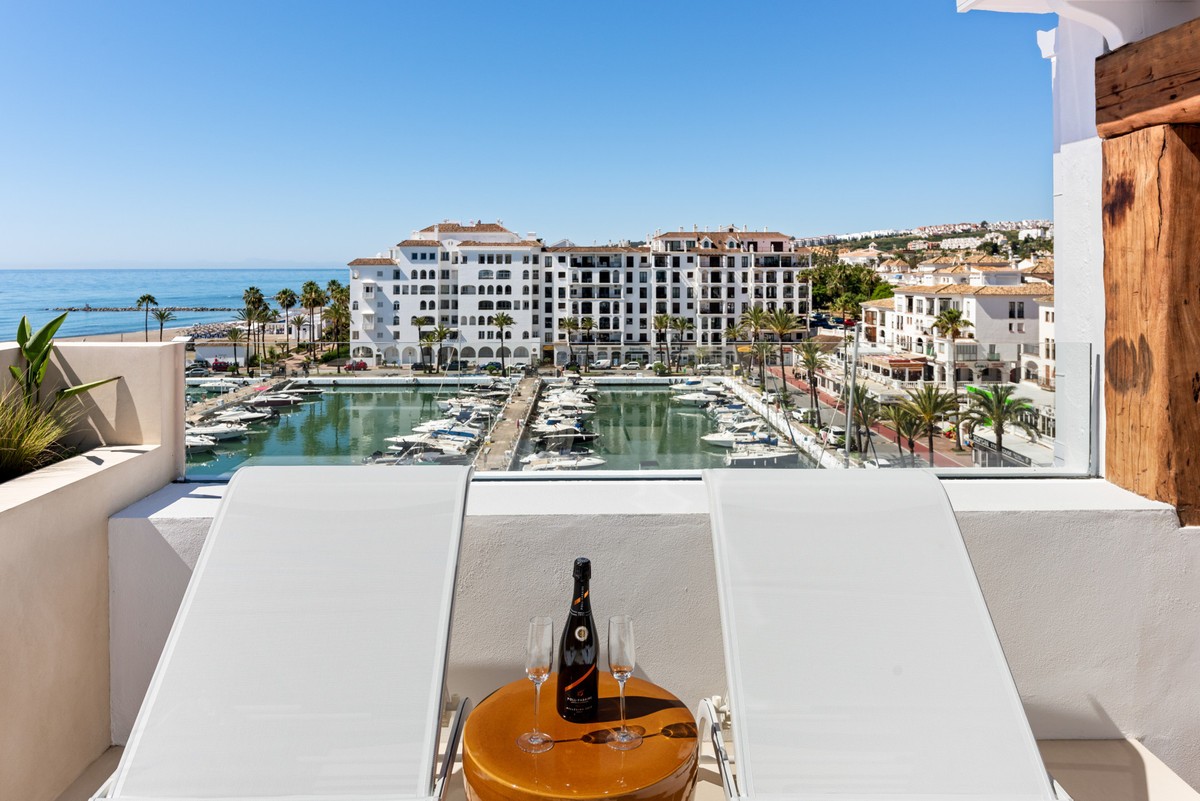 Penthouse for sale in Manilva