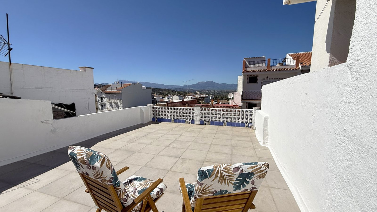 Townhouse-in-Alhaurin-el-Grande-Ref-R5347138 Townhouse for sale in Alhaurín el Grande
