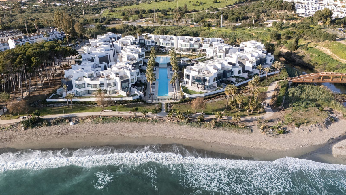 Townhouse for sale in Estepona