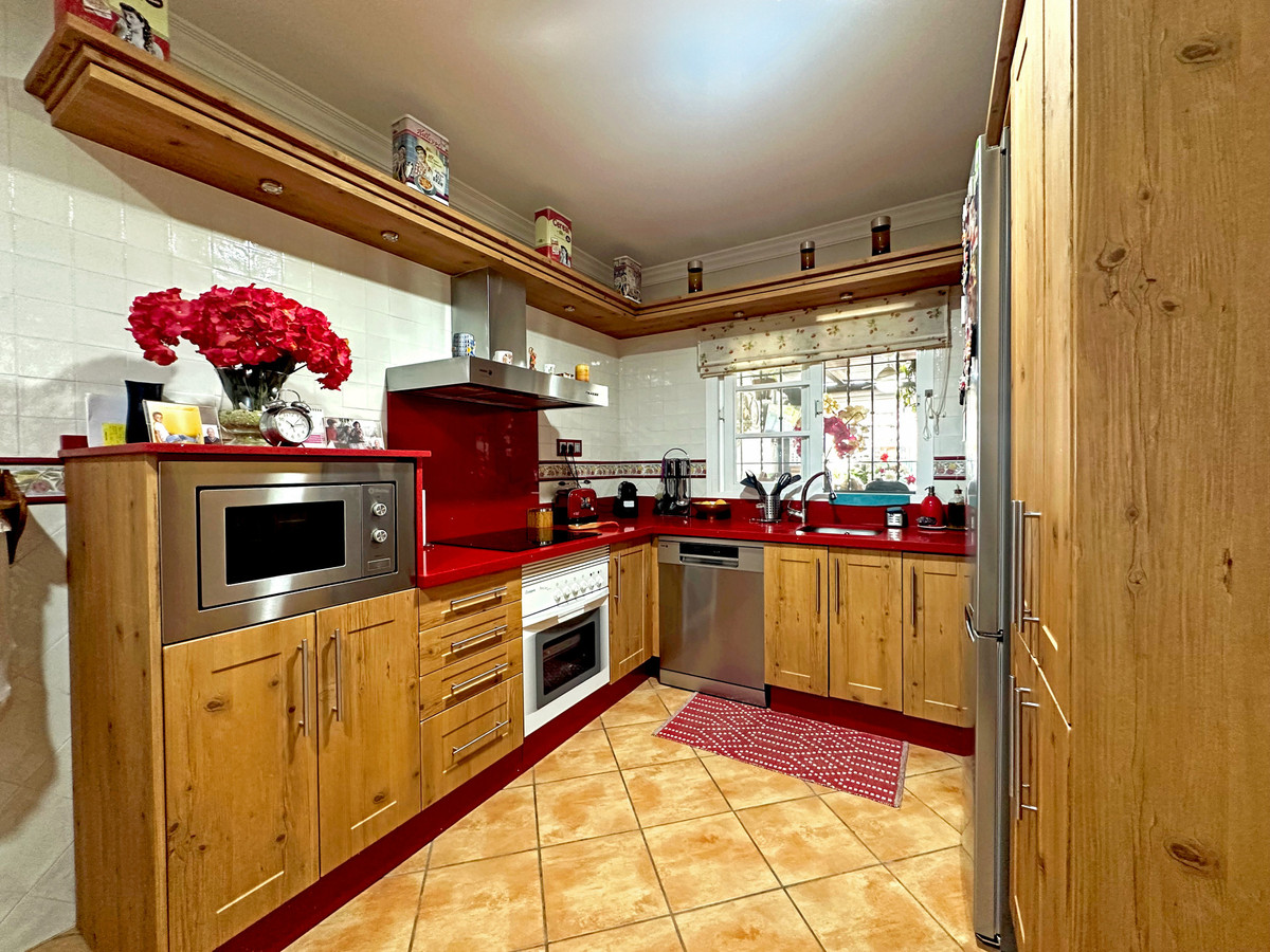 Townhouse for sale in Estepona
