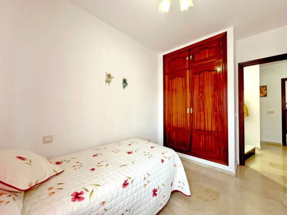 Townhouse for sale in Estepona