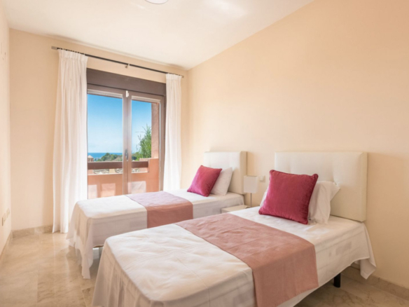 Townhouse for sale in Estepona