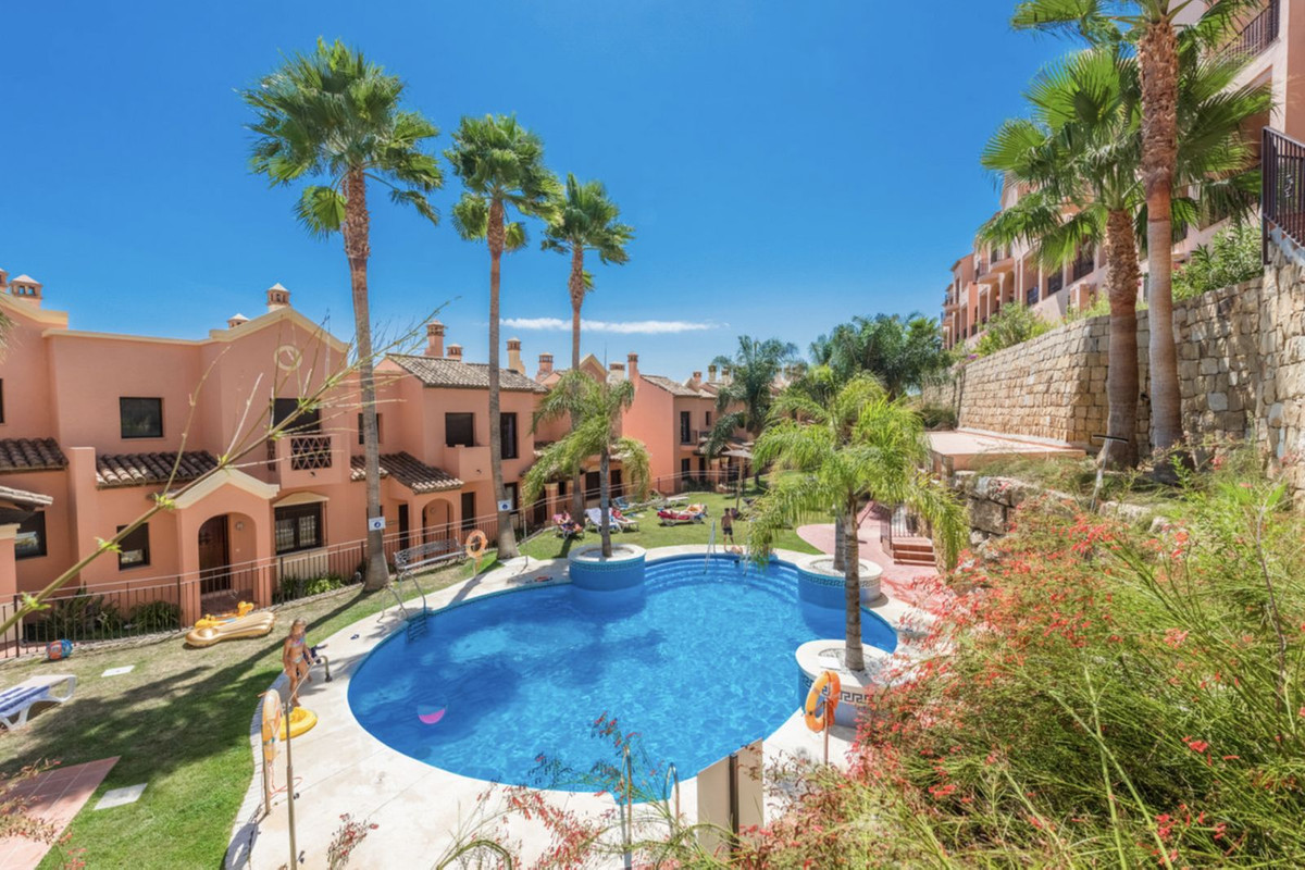 Townhouse for sale in Estepona