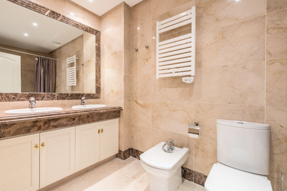 Townhouse for sale in Estepona