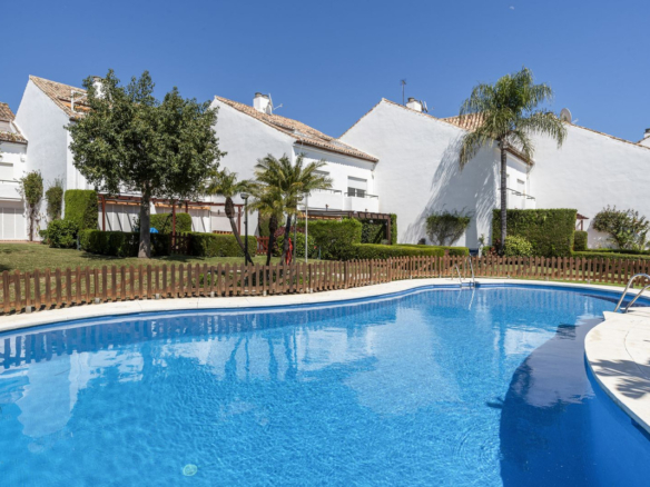 Townhouse for sale in Estepona