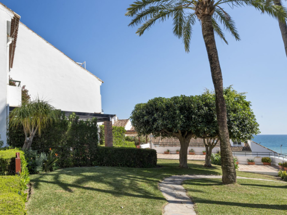 Townhouse for sale in Estepona