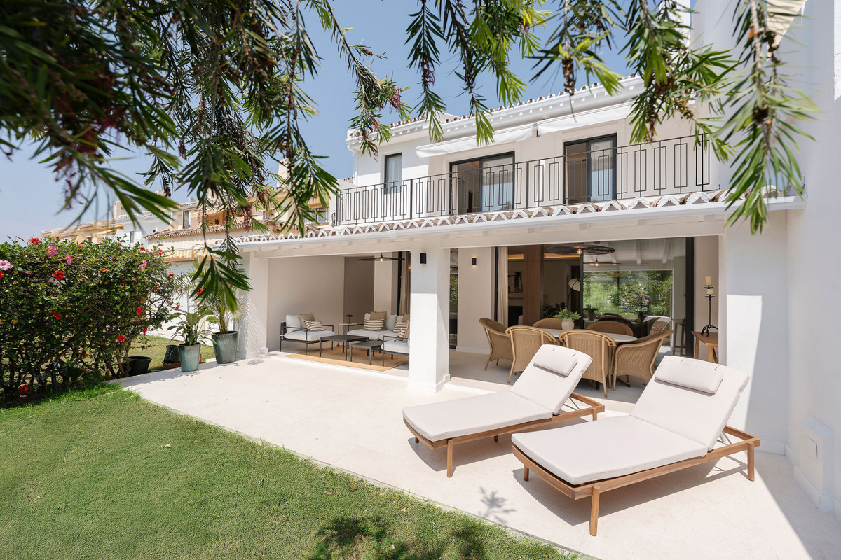 Townhouse-in-Marbella-Ref-R5075620 Townhouse for sale in Marbella