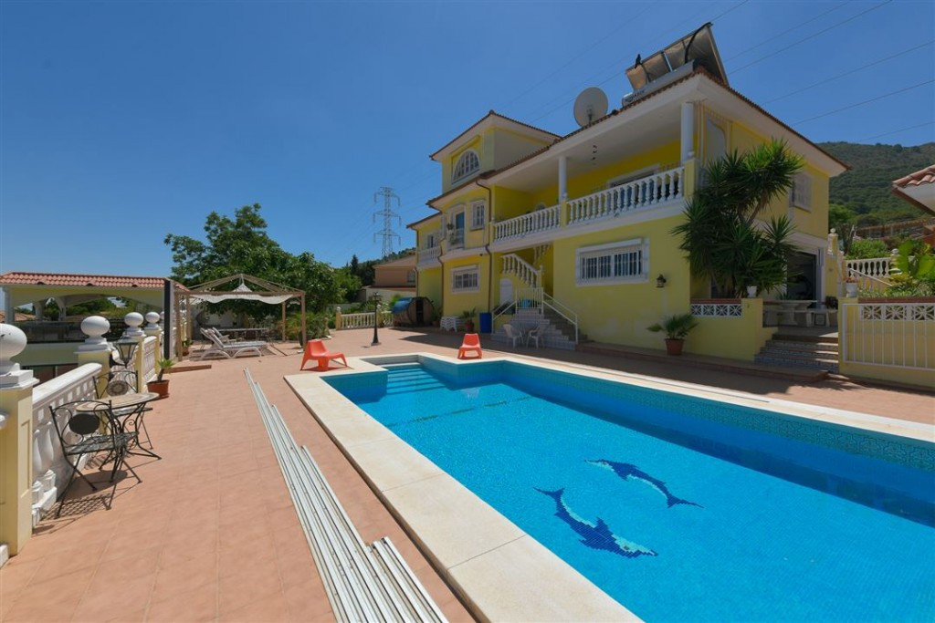 Villa for sale in Alhaurín de la Torre