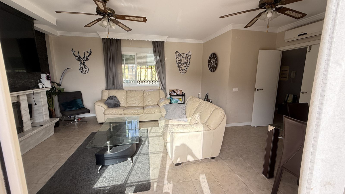 Villa for sale in Alhaurín de la Torre