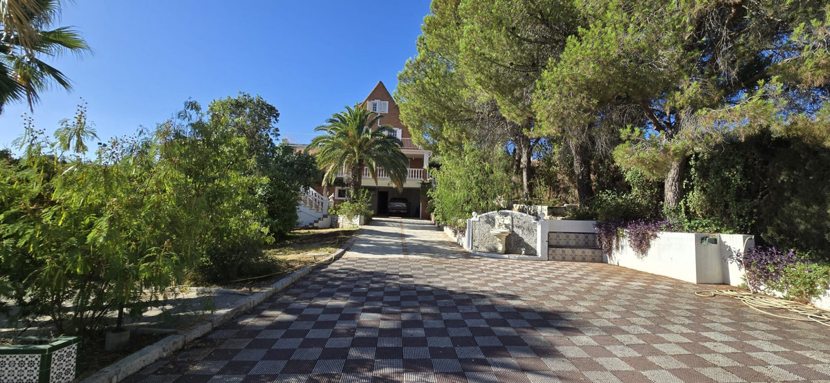Villa for sale in Alhaurín de la Torre