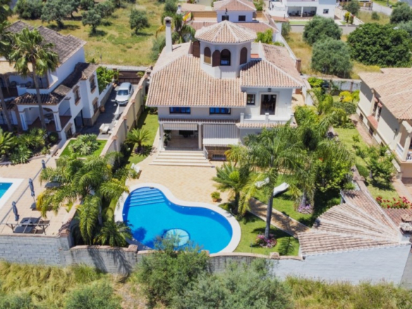 Villa for sale in Alhaurín el Grande