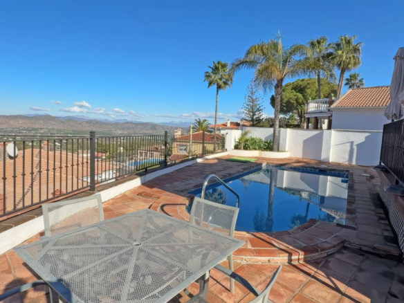 Villa for sale in Alhaurín el Grande