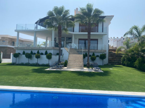 Villa for sale in Benahavís