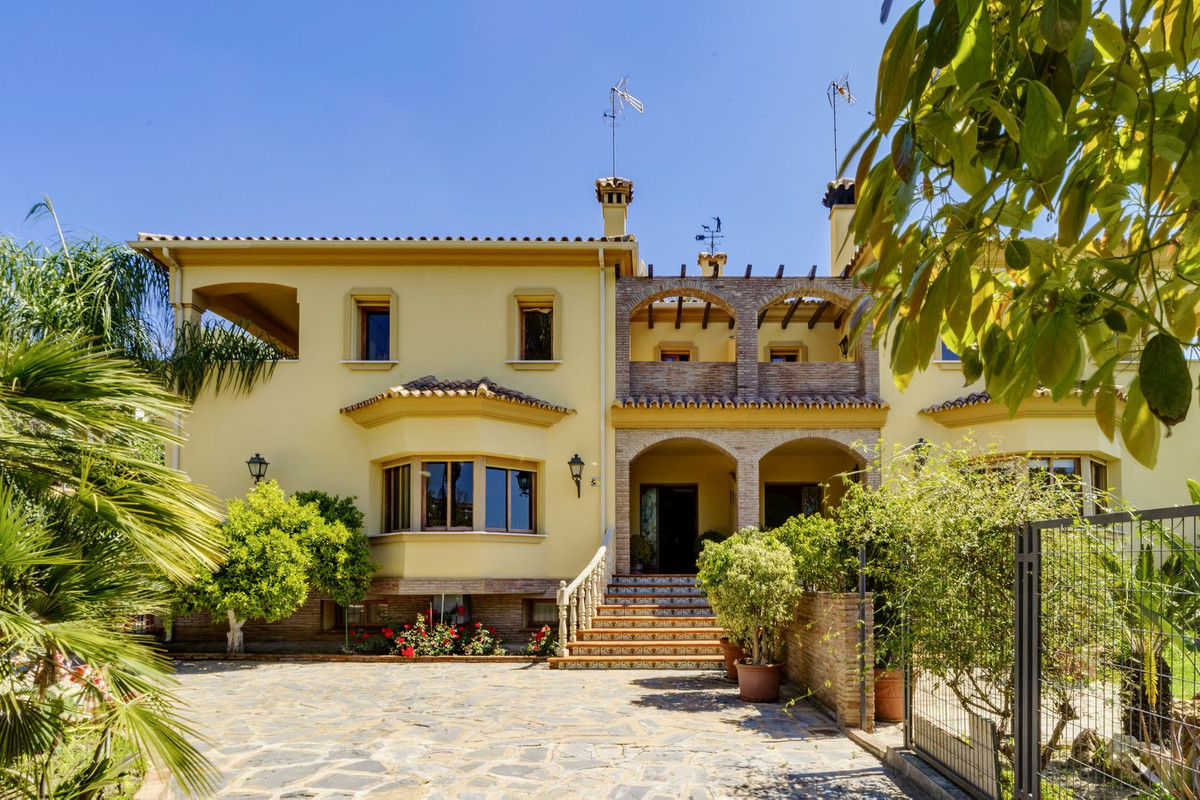 Villa for sale in Benahavís