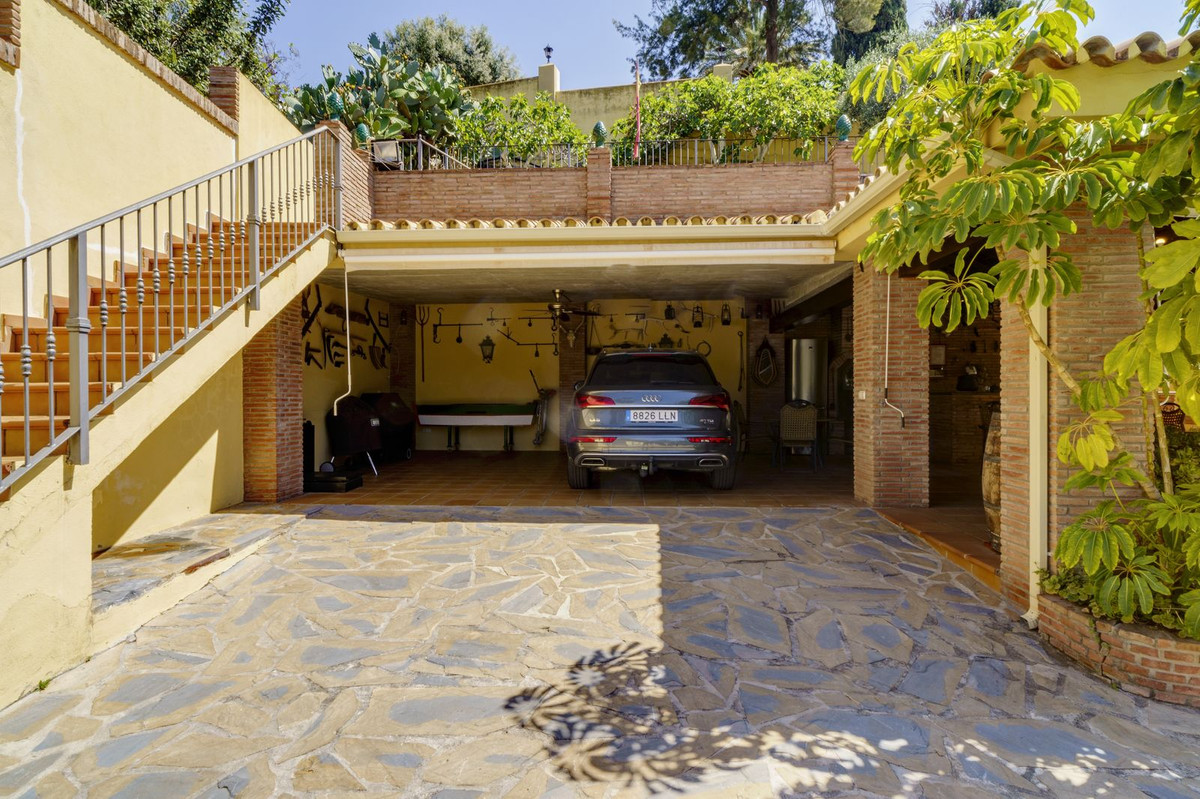 Villa for sale in Benahavís