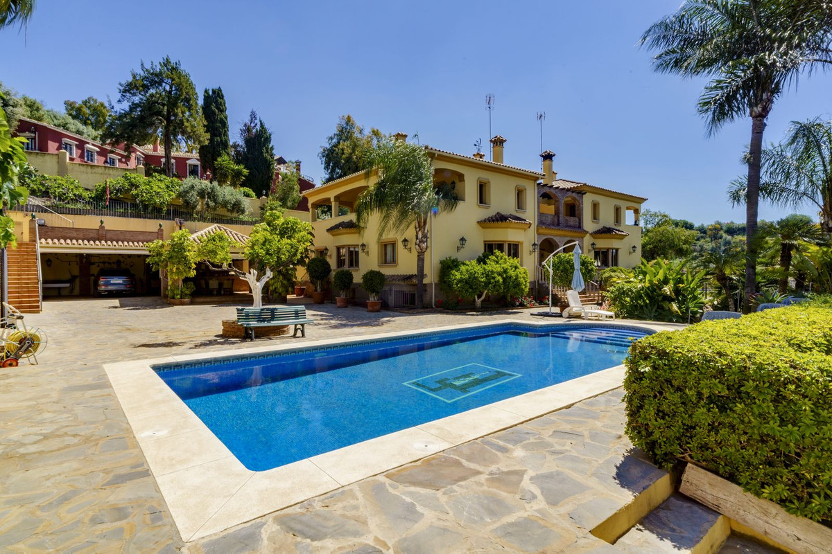 Villa for sale in Benahavís