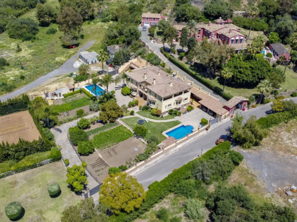 Villa for sale in Benahavís